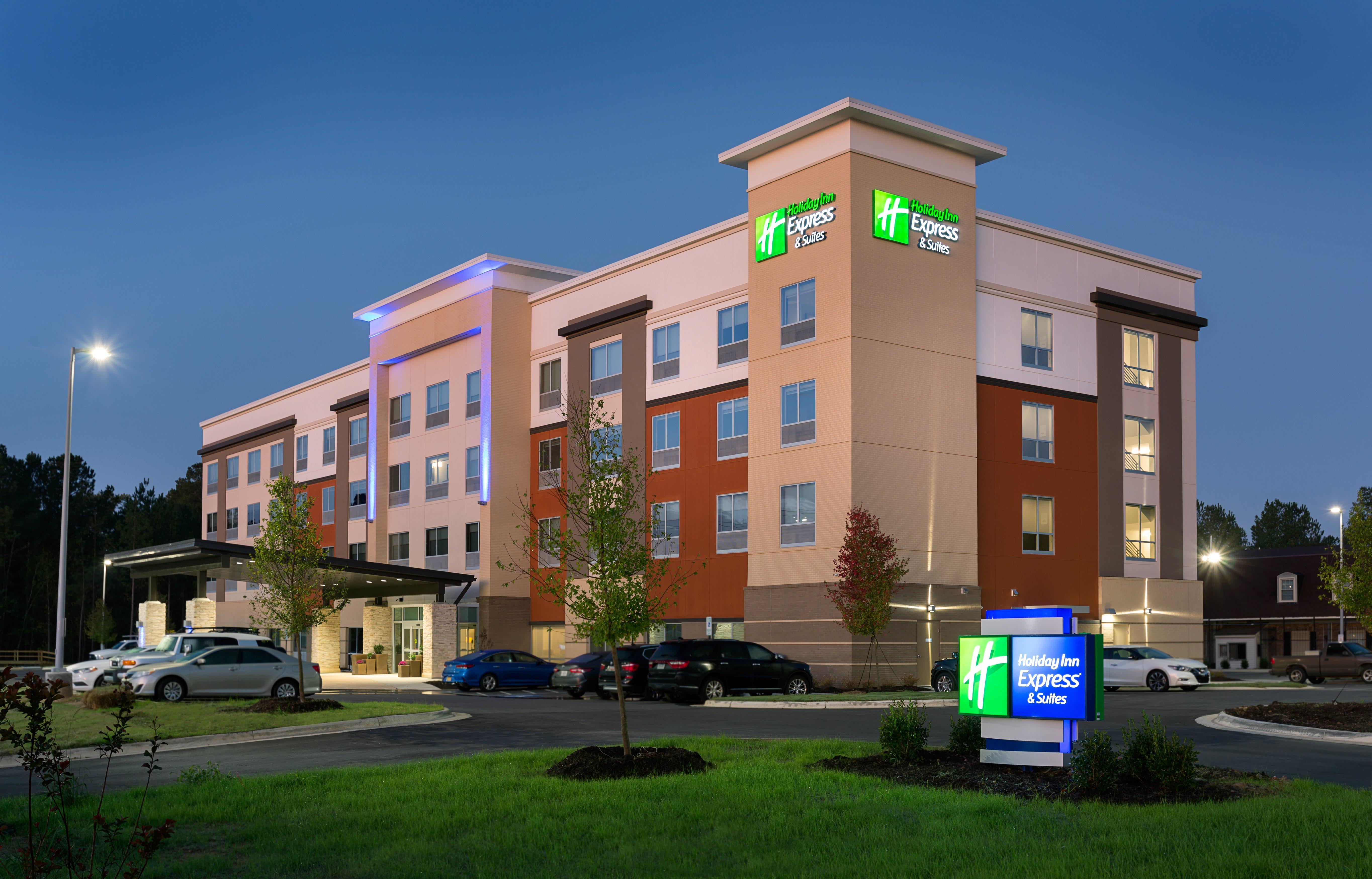 Holiday Inn Express & Suites - Fayetteville South By Ihg Экстерьер фото