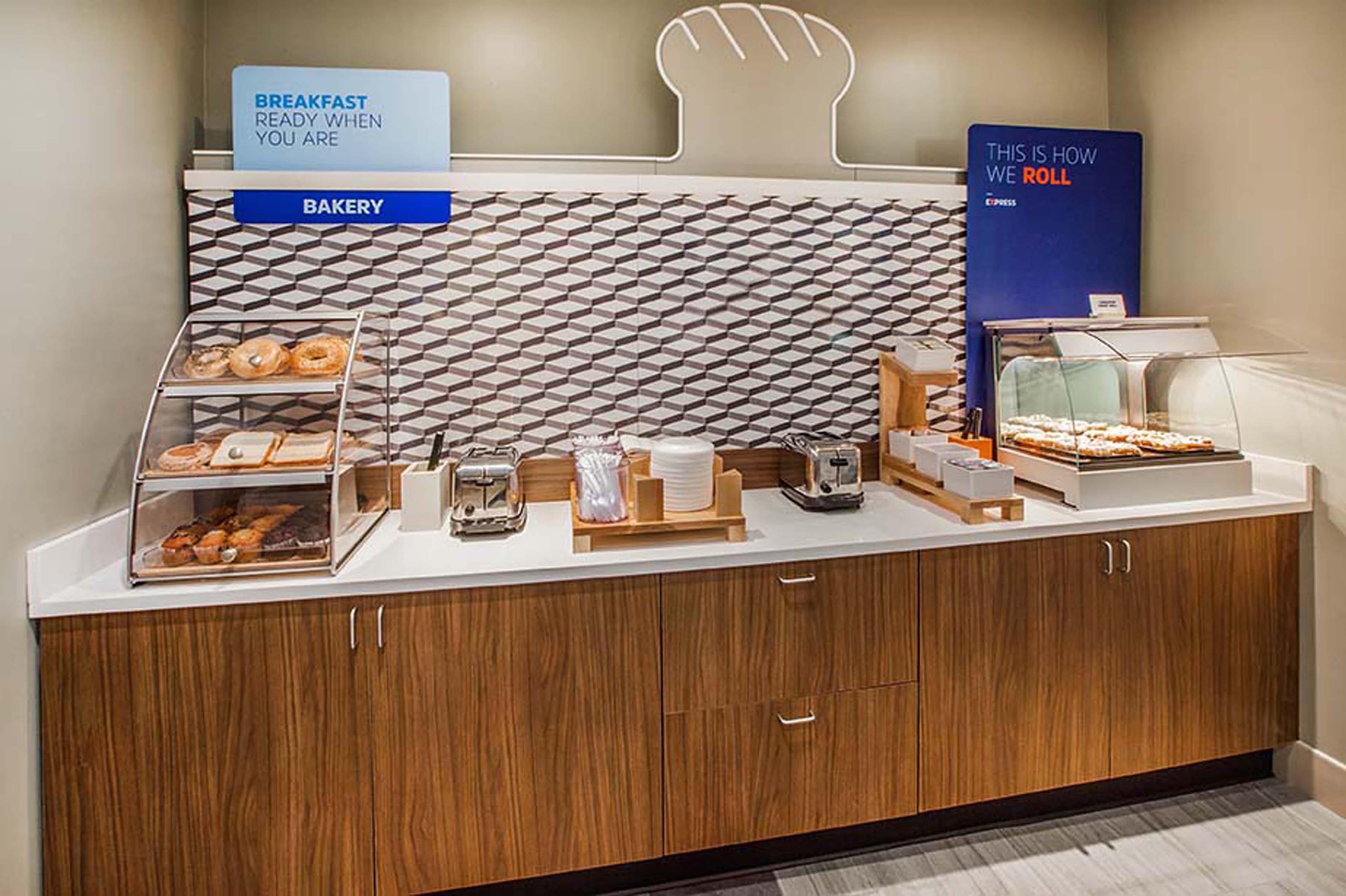 Holiday Inn Express & Suites - Fayetteville South By Ihg Экстерьер фото